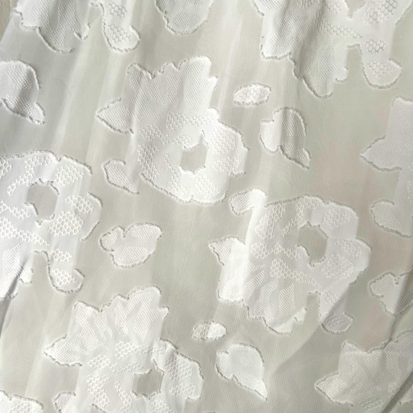 Market & Spruce Ezide mixed materials short sleeve top. Ivory 2x - Picture 2 of 8